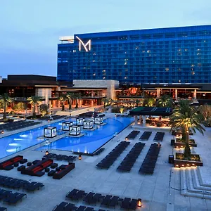 4* Semesteranläggning (resort) M & Casino